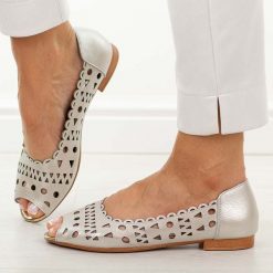 Złote skórzane sandały damskie M.Daszyński Ol28-2. Żółte sandały damskie M.Daszyński, bez wzorów, z jeansu, bez obcasa, na płaskiej podeszwie. W wyprzedaży za 197.10 zł.