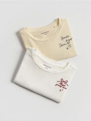 Bawełniany t-shirt z haftem 2 pack - wielobarwny. Koszulki dziewczęce Reserved, bez wzorów, z bawełny, bez ramiączek. Za 35.99 zł.
