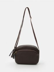 Mała torebka crossbody z imitacji skóry groszkowej - brązowy. Brązowe torebki klasyczne damskie Sinsay, bez wzorów, ze skóry, małe, bez dodatków. Za 39.99 zł.