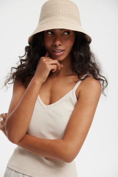KAPELUSZ BUCKET RETRO BEŻOWY One size - Flawless. Brązowe kapelusze damskie Flawless, na lato, bez wzorów. Za 189.00 zł.