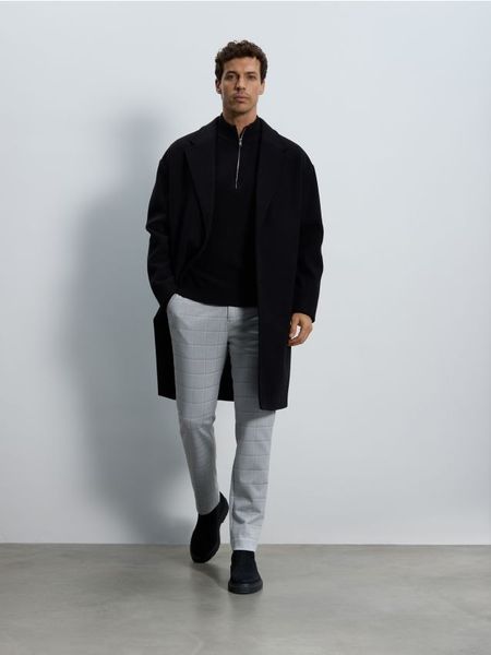 Spodnie chino slim fit w kratę - jasnoszary. Szare spodnie materiałowe męskie Reserved, bez wzorów, z dzianiny. W wyprzedaży za 59.99 zł.