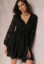 Czarna Sukienka Maerista. Czarne sukienki damskie Renee, s, bez wzorów, z materiału, bez kołnierzyka, bez ramiączek, mini, kopertowe. W wyprzedaży za 118.99 zł.