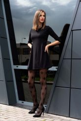 Czarna Lekko Rozkloszowana Sukienka z Rękawem 1/2. Czarne sukienki damskie Merribel, m, bez wzorów, z elastanu, wizytowe, bez kołnierzyka, bez ramiączek, rozkloszowane. Za 122.90 zł.