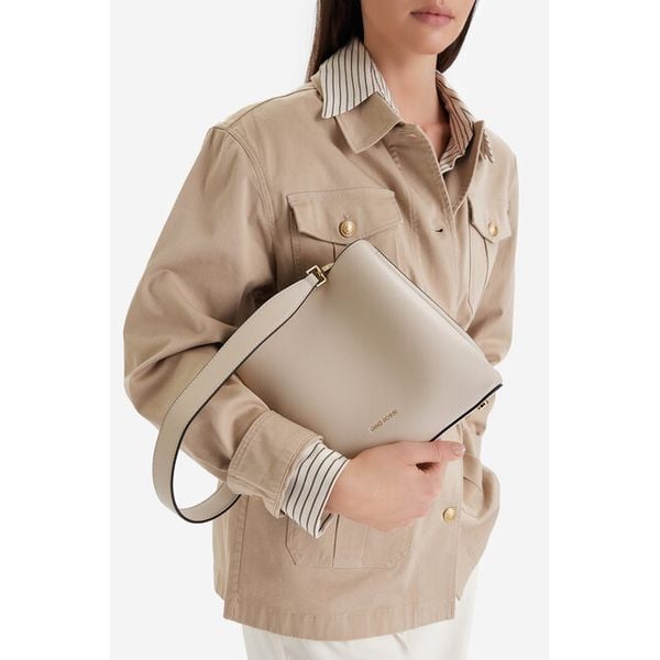 Torebka GINO ROSSI. Torebki klasyczne damskie Gino Rossi, bez wzorów, bez dodatków. Za 279.99 zł.