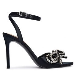 Sandały Guess. Czarne sandały damskie Guess, z aplikacjami, bez obcasa, na szpilce. Za 619.99 zł.