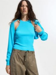 Krótki sweter z wiskozą - jasnoniebieski. Niebieskie swetry klasyczne damskie Reserved, l, z dzianiny, bez kołnierzyka. Za 99.99 zł.