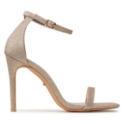 Sandały DeeZee. Żółte sandały damskie DeeZee, bez wzorów, bez obcasa, na szpilce. Za 69.99 zł.