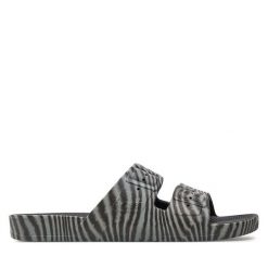 Klapki Freedom Moses. Czarne klapki damskie Freedom moses, bez wzorów, bez obcasa. Za 239.99 zł.
