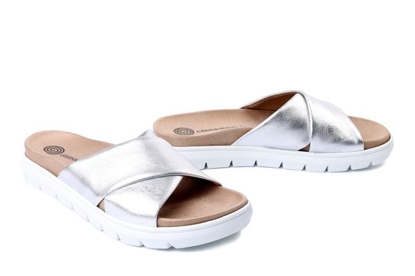 DR. BRINKMANN 701001-92 silber, klapki damskie. Szare klapki damskie Dr. Brinkmann, bez wzorów, ze skóry, bez obcasa. Za 289.90 zł.