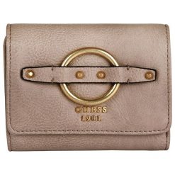 Guess Damski portfel Dixie Small Trifold Wall et Sand. Portfele damskie Guess, z aplikacjami. W wyprzedaży za 221.00 zł.