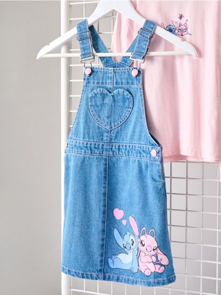 Sukienka ogrodniczka Lilo & Stitch - niebieski. Niebieskie sukienki dziewczęce Sinsay, bez wzorów, bez ramiączek. Za 39.99 zł.