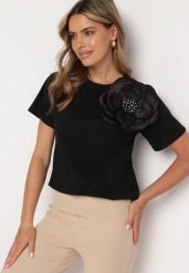 Czarny Bawełniany T-shirt z Krótkim Rękawem i Aplikacją w Kształcie Kwiatu z Cyrkoniami Dimantee. Czarne t-shirty damskie Born2be, z aplikacjami, z bawełny, bez kołnierzyka. Za 74.99 zł.