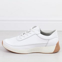 Białe skórzane półbuty damskie Sergio Leone sp013A. Białe półbuty damskie Sergio Leone, bez wzorów, ze skóry, eleganckie, z okrągłym noskiem, bez obcasa. Za 209.00 zł.