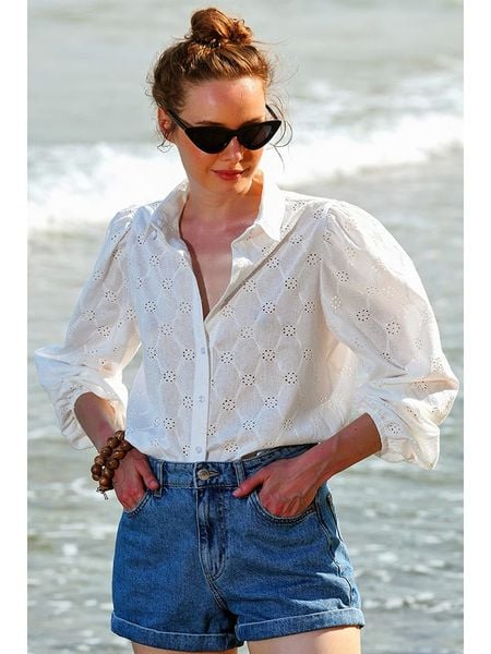 Trend Alacati Bluzka w kolorze białym rozmiar: M. Białe bluzki damskie Trend Alacati, m, bez wzorów, z bawełny, bez kołnierzyka, bez ramiączek. Za 74.11 zł.