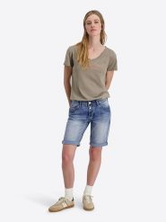 Timezone Szorty dżinsowe "Nali" - Slim fit - w kolorze niebieskim rozmiar: W28. Niebieskie szorty damskie Timezone, bez wzorów, klasyczne. Za 149.31 zł.