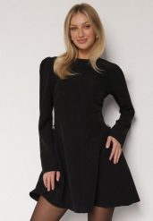Czarna Rozkloszowana Sukienka Ozdobiona Metaliczną Aplikacją Eleslie. Czarne sukienki damskie Born2be, na co dzień, m, z aplikacjami, eleganckie, bez kołnierzyka, bez ramiączek, rozkloszowane. Za 139.99 zł.