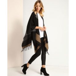 LEGGINSY DAMSKIE MATOWE WE WZORY. Czarne legginsy damskie TOP SECRET, bez wzorów, z materiału. W wyprzedaży za 29.99 zł.