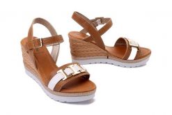 INBLU FG-35 021 camel, sandały damskie. Brązowe sandały damskie Inblu, bez wzorów, bez obcasa, na koturnie. Za 80.94 zł.