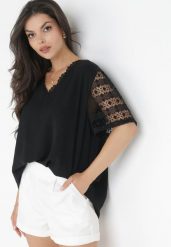 Czarna Wiskozowa Bluzka z Koronką przy Dekolcie Adely. Czarne bluzki damskie Born2be, l, bez wzorów, z koronki, bez kołnierzyka, bez ramiączek. Za 59.99 zł.