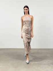 Sukienka tie dye - beżowy. Brązowe sukienki damskie Reserved, l, bez wzorów, z tkaniny, bez kołnierzyka, bez ramiączek, midi, dopasowane. W wyprzedaży za 69.99 zł.