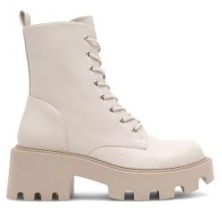 Botki DeeZee. Botki damskie DeeZee, bez obcasa, na słupku, bez zapięcia. Za 125.99 zł.