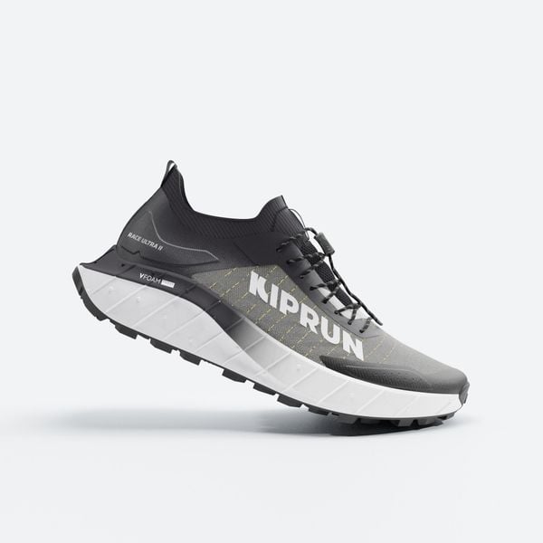 Buty do biegania w terenie Kiprun Race Ultra 2. Czarne obuwie do biegania damskie KIPRUN. Za 599.99 zł.