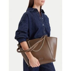 Torebka Nine West. Brązowe torebki klasyczne damskie Nine West, bez wzorów, bez dodatków. Za 229.99 zł.