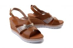 INBLU FG-36 021 camel, sandały damskie. Brązowe sandały damskie Inblu, bez wzorów, bez obcasa, na koturnie. Za 77.94 zł.