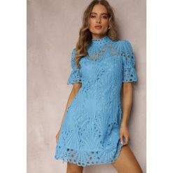 Niebieska Sukienka Aeryse. Niebieskie sukienki damskie Renee, m, z aplikacjami, z koronki, bez kołnierzyka, bez ramiączek, mini. W wyprzedaży za 139.99 zł.