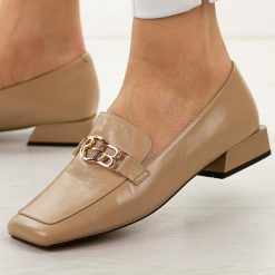 Beżowe skórzane mokasyny damskie DiA 3125. Brązowe mokasyny damskie DiA, z jeansu. Za 449.00 zł.