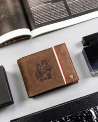 Portfel patriotyczny Peterson [DH] PTN 304PW-01 brązowy. Brązowe portfele męskie Peterson, bez wzorów, ze skóry. Za 100.99 zł.