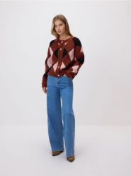 Sweter w romby - wielobarwny. Swetry klasyczne damskie Reserved, l, z dzianiny, bez kołnierzyka. Za 139.99 zł.
