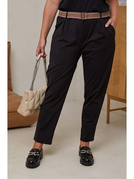 Curvy Lady Spodnie w kolorze czarnym rozmiar: 44/46. Czarne spodnie materiałowe damskie Curvy Lady, bez wzorów, z bawełny, klasyczne, z standardowym stanem. Za 144.24 zł.