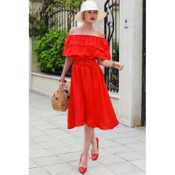 Sukienka MASHA RED. Czerwone sukienki damskie Sukienka MASHA RED, l, bez wzorów, bez kołnierzyka, bez ramiączek, mini. W wyprzedaży za 109.00 zł.