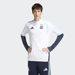 Koszulka treningowa Argentyna 26 Tiro. Białe t-shirty sportowe męskie Adidas, xs, z dresówki, bez ramiączek, do piłki nożnej. Za 329.00 zł.