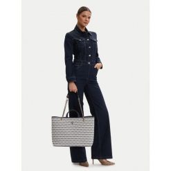 Torebka Guess. Niebieskie torebki klasyczne damskie Guess, z aplikacjami, bez dodatków. Za 780.99 zł.