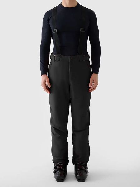 4F Spodnie funkcyjne w kolorze czarnym rozmiar: S. Czarne spodnie materiałowe męskie 4f, bez wzorów, z materiału, sportowe. Za 261.67 zł.