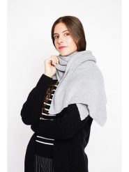 William de Faye Szal w kolorze jasnoszarym rozmiar: onesize. Szare szaliki i kominy damskie William De Faye, bez wzorów, z materiału. Za 113.99 zł.