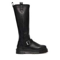 Kozaki Dr. Martens. Czarne kozaki damskie Dr. Martens, bez obcasa, na płaskiej podeszwie. Za 1,179.00 zł.