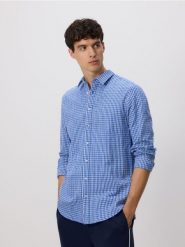 Koszula regular fit z domieszką lnu - niebieski. Niebieskie koszule męskie Reserved, l, bez wzorów, z bawełny, bez kołnierzyka, bez ramiączek. W wyprzedaży za 59.99 zł.