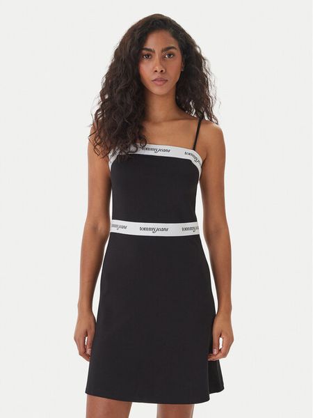 Tommy Jeans Sukienka codzienna DW0DW22337 Czarny Slim Fit. Czarne sukienki damskie Tommy Jeans, na co dzień, m, bez wzorów, z jeansu, bez kołnierzyka, bez ramiączek, proste. Za 449.99 zł.
