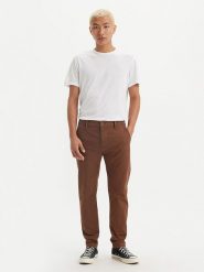 Levi´s Spodnie chino w kolorze brązowym rozmiar: W31/L34. Brązowe spodnie materiałowe męskie bez wzorów. Za 131.74 zł.