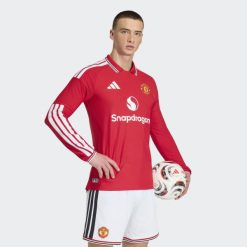 Koszulka podstawowa z długim rękawem Manchester United 26/27 Authentic. Czerwone koszulki męskie z długim rękawem Adidas, xl, z dzianiny. Za 699.00 zł.