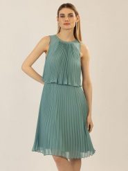 APART Sukienka w kolorze zielonym rozmiar: 38. Zielone sukienki damskie Apart, bez wzorów, bez kołnierzyka, bez ramiączek, midi. Za 217.99 zł.