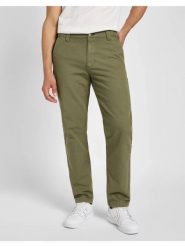 LEE MĘSKIE SPODNIE MATERIAŁOWE RELAXED WORKWEAR CHINO MERCANTIL GREEN 112355786 L78K008526. Zielone spodnie materiałowe męskie Lee, bez wzorów, z bawełny, klasyczne. Za 229.99 zł.