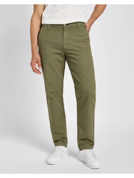 LEE MĘSKIE SPODNIE MATERIAŁOWE RELAXED WORKWEAR CHINO MERCANTIL GREEN 112355786 L78K008526. Zielone spodnie materiałowe męskie Lee, bez wzorów, z bawełny, klasyczne. Za 229.99 zł.