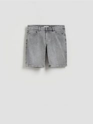 Jeansowe szorty slim fit - jasnoszary. Szare szorty męskie Reserved, z denimu, bez kołnierzyka. Za 119.99 zł.