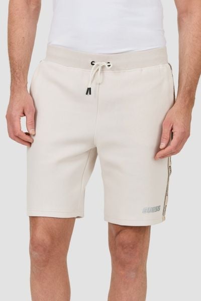 GUESS Beżowe męskie spodenki Mickey Cuff Pant, Rozmiar M. Brązowe szorty męskie Guess, bez kołnierzyka. W wyprzedaży za 199.99 zł.