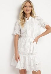 Biała Bawełniana Ażurowa Sukienka w Stylu Boho z Falbanką i Paskiem Nelisse. Białe sukienki damskie Born2be, na lato, l, w ażurowe wzory, z bawełny, boho, bez kołnierzyka, bez ramiączek, midi, kopertowe. W wyprzedaży za 167.99 zł.