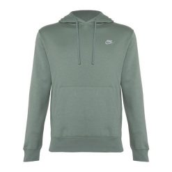 Bluza męska Nike Sportswear Club Fleece Hoodie. Zielone bluzy bez kaptura męskie Nike, bez wzorów, sportowe, bez kołnierzyka, bez ramiączek. Za 269.99 zł.